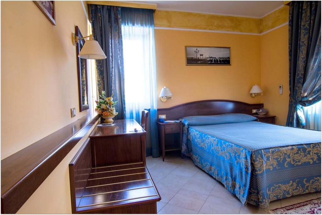 B&B Degli Amici Τσιαμπίνο Δωμάτιο φωτογραφία