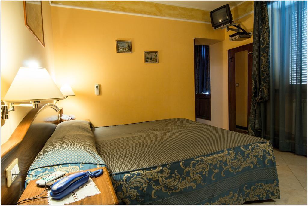 B&B Degli Amici Τσιαμπίνο Δωμάτιο φωτογραφία