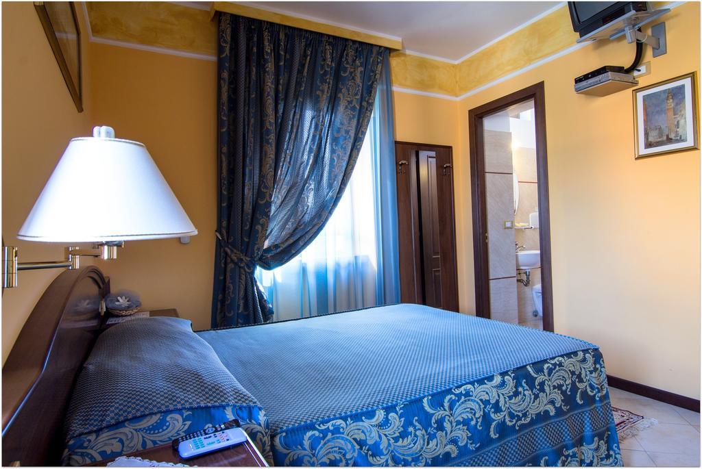 B&B Degli Amici Τσιαμπίνο Δωμάτιο φωτογραφία